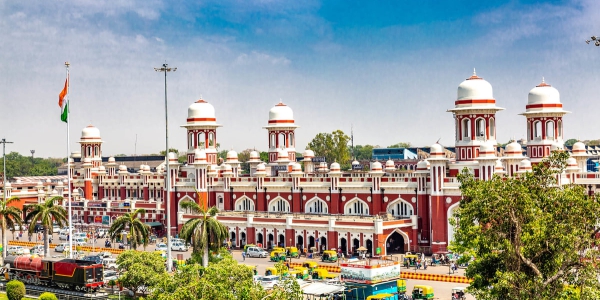 Charbagh Railway Station Image